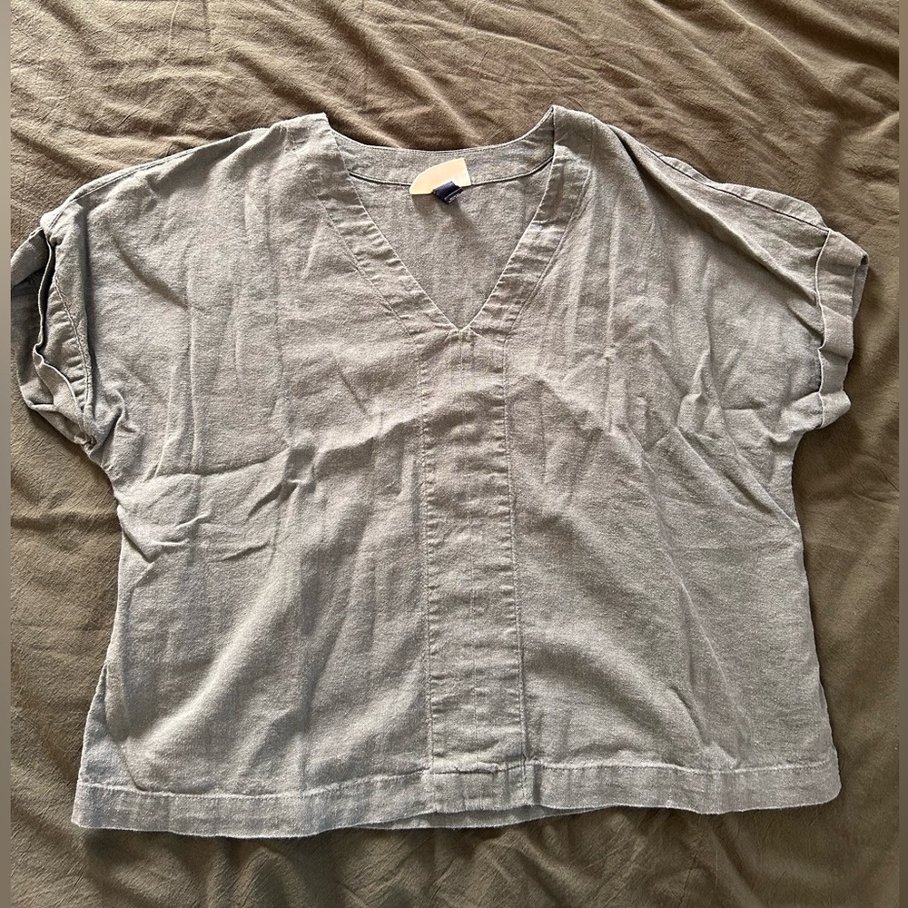 Universal Thread Green Shirt short sleeve Linen-feel v-neck